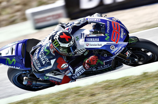 Top Benefits of Wearing Custom Racing Suits on the Track